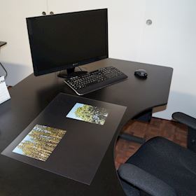 Base de bureau clair avec une surface mat